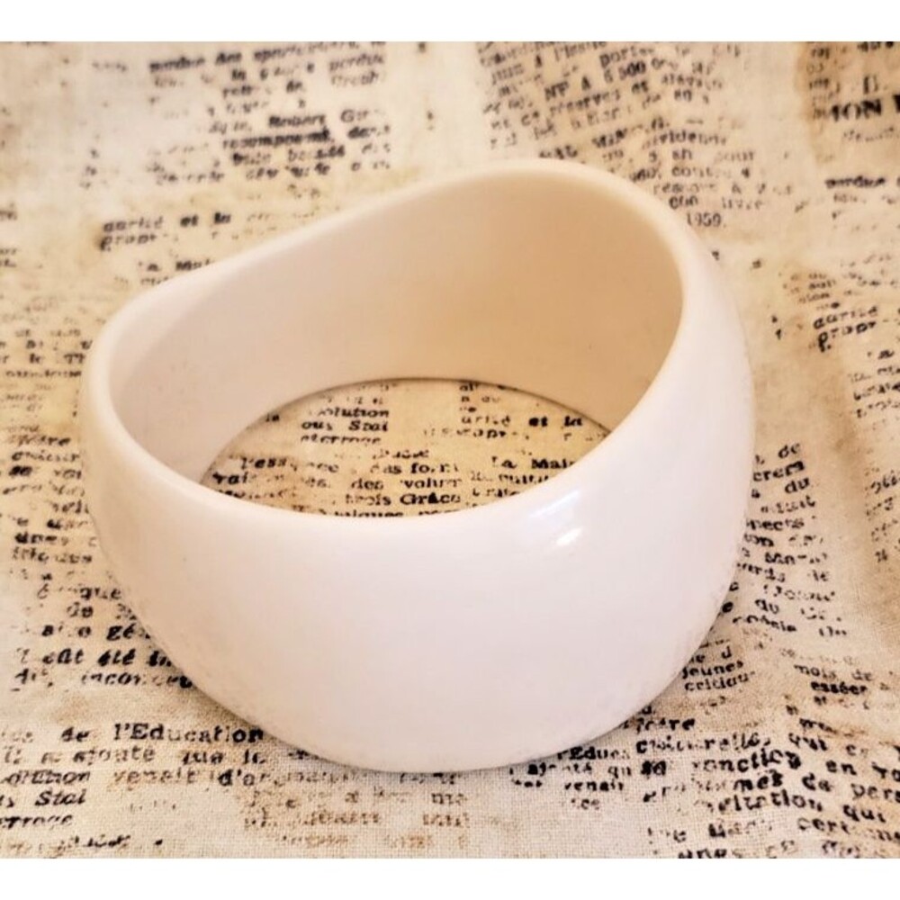 Y2K, Boho, Scandinavian - Vintage Asymmetrical White Chunky Bracelet